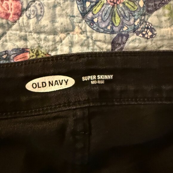 Old Navy Super Skinny Jeans - Picture 3 of 5